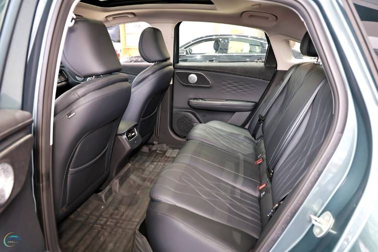 插混帶“T” 舒適有加 風云A8L與秦L誰更適合家用?