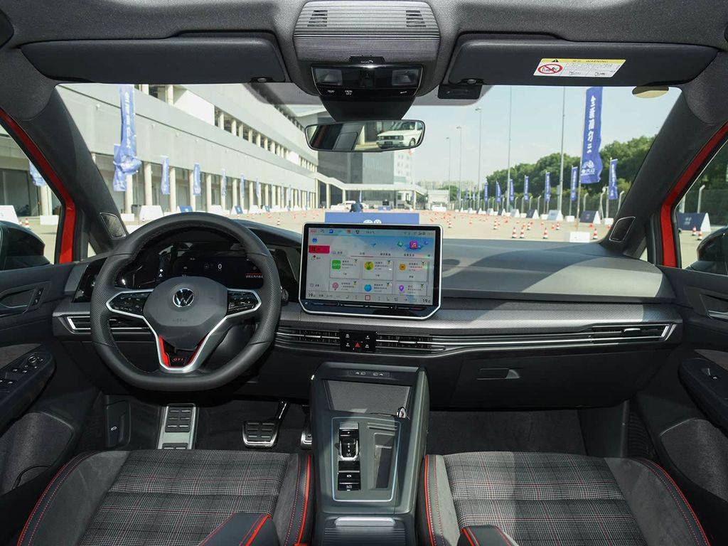 別嘴硬,20萬唯一原廠自帶回火放炮聲的車,真就只有高爾夫GTI