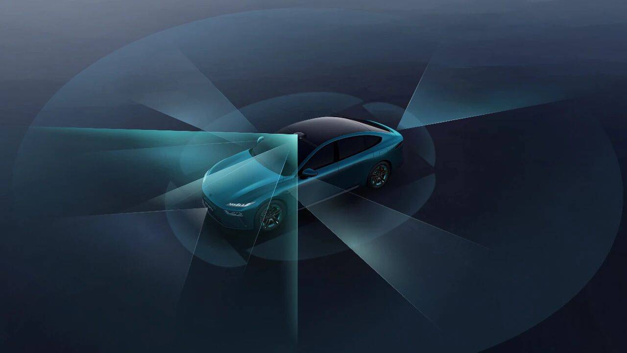 東風奕派eπ007+ 居然14萬就把四驅、雷達、算力變全家桶了呀