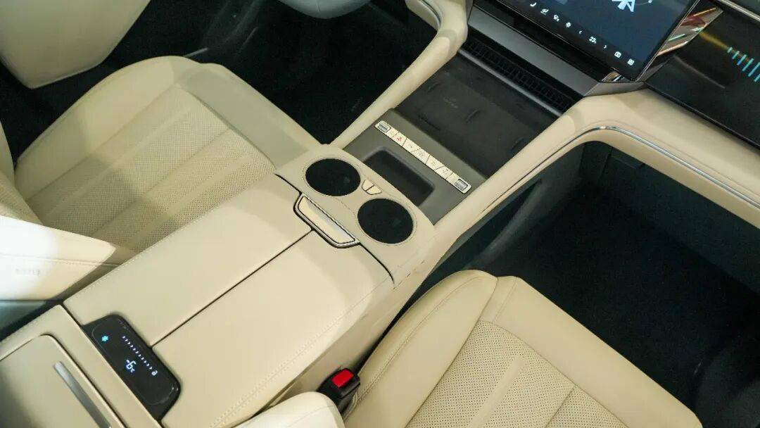 軸距超3米大七座,續(xù)航破千,配三排魔術(shù)座椅,家用必看!