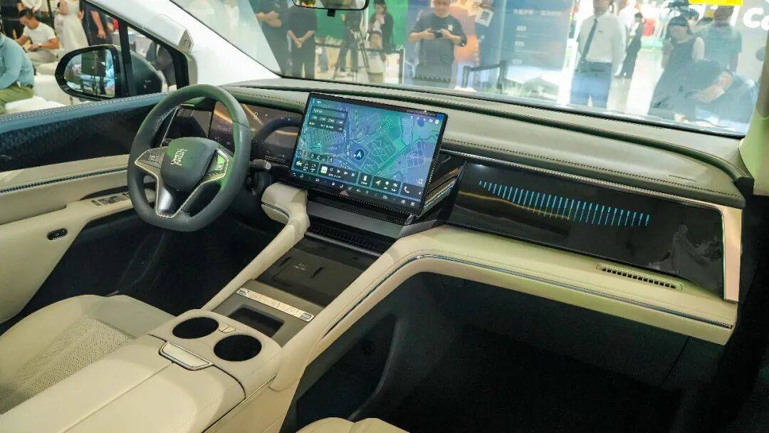 軸距超3米大七座,續(xù)航破千,配三排魔術(shù)座椅,家用必看!