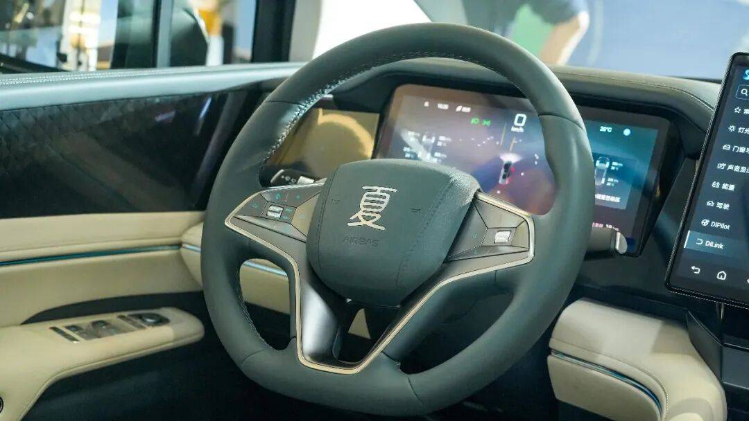 軸距超3米大七座,續(xù)航破千,配三排魔術(shù)座椅,家用必看!