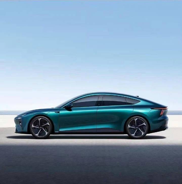 極越07二手車15萬甩賣!萬萬沒想到:倒閉前沒火,倒閉后卻火了