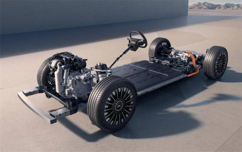 車速150km/h暴雨中爆胎會怎樣?小鵬X9夠穩!