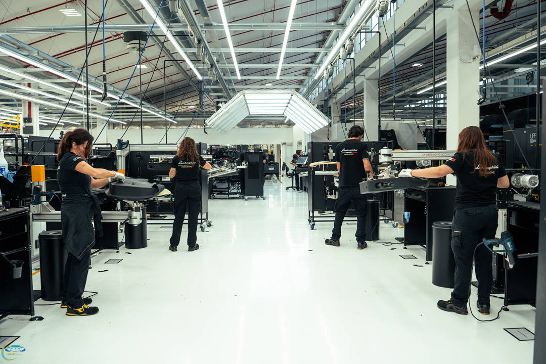 全新Selleria內飾定制工坊啟用 蘭博基尼生產線一天能交付多少輛車?