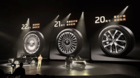 32.28萬的智己LS9,連熱水器和地暖都搬上車了