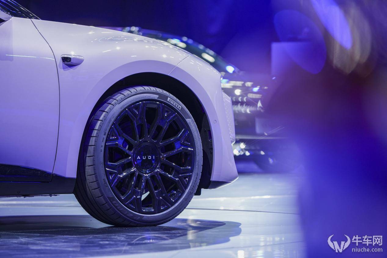 在30萬級純電市場,奧迪E5 Sportback和蔚來ET5T 2025款,誰才是真正駕駛者之選?