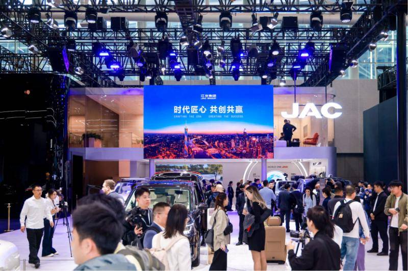 從傳統車企到科技企業,江淮汽車以“三大維度”轉型亮相廣州車展