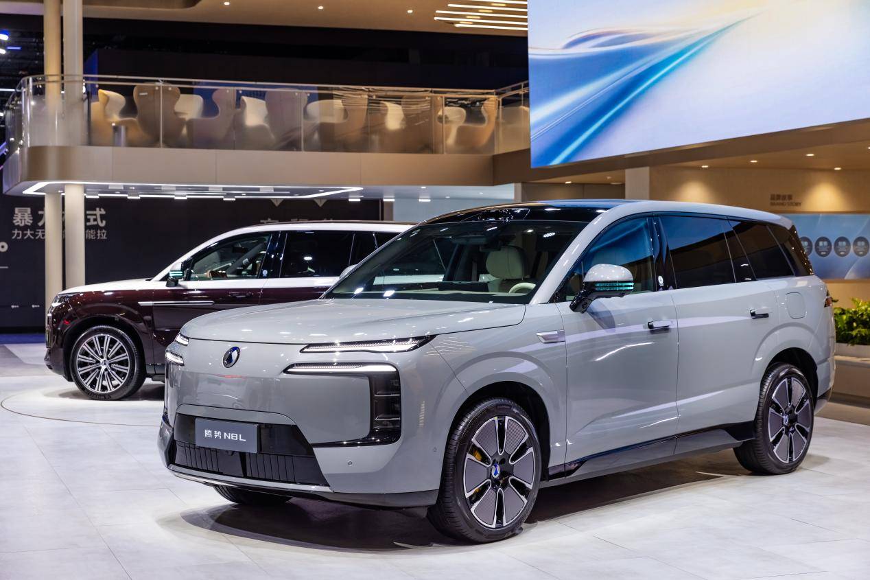 騰勢(shì)汽車全家族車型登陸廣州車展 “安全之王”N8L領(lǐng)銜展現(xiàn)中國豪華實(shí)力