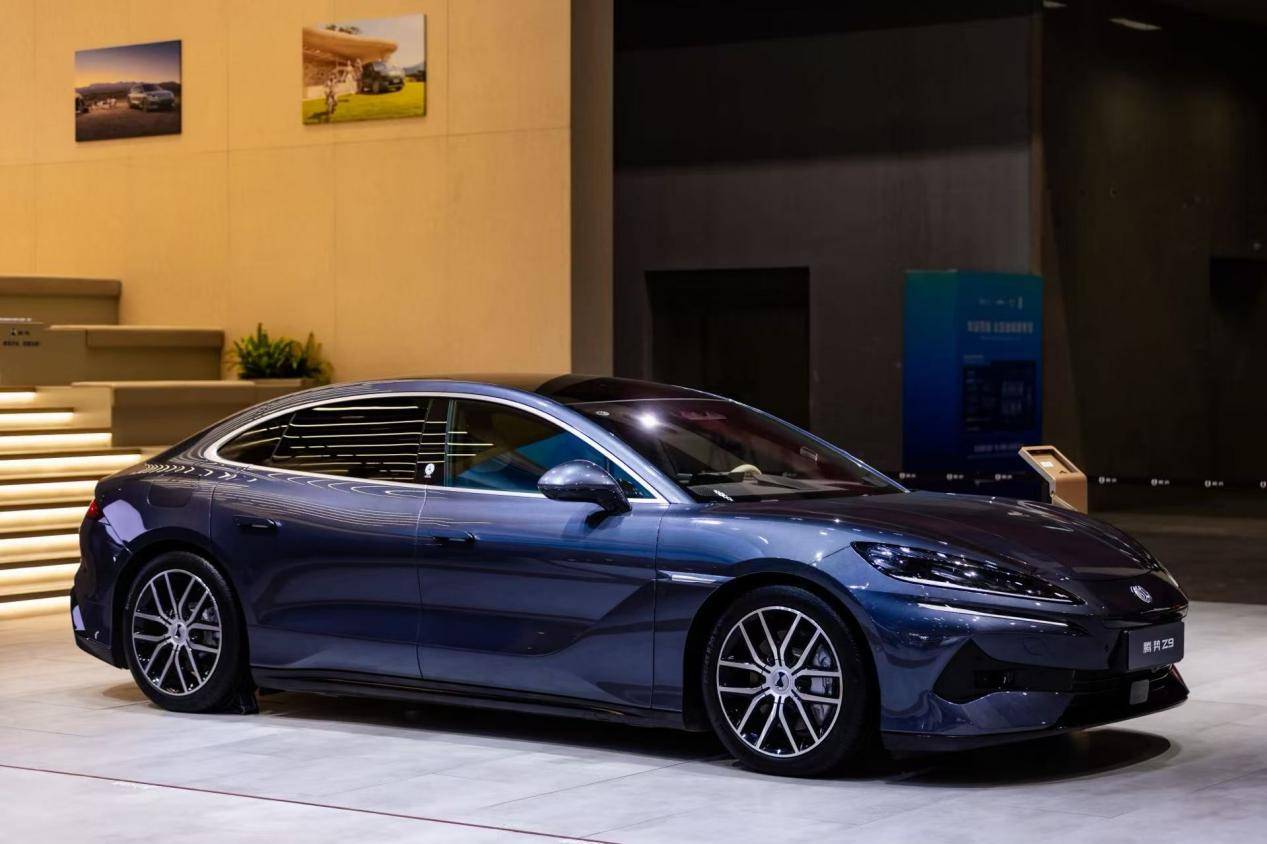 騰勢(shì)汽車全家族車型登陸廣州車展 “安全之王”N8L領(lǐng)銜展現(xiàn)中國豪華實(shí)力