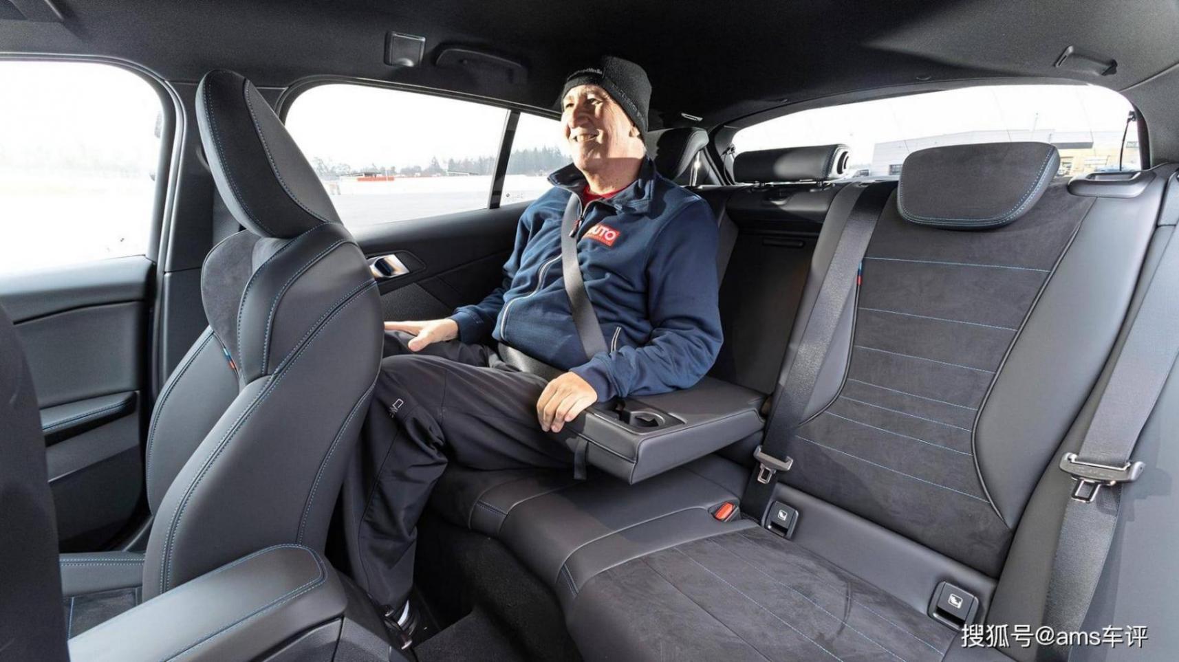 三缸+輕混能跑出什么水平?測(cè)試BMW 120,依舊運(yùn)動(dòng)范兒