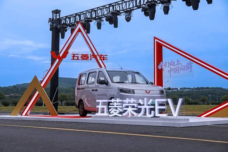 五菱紅標駛入全面新能源賽道,為奮斗者注入強國動能