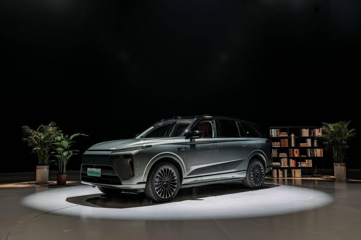 汽車(chē)大廠遇上AI井噴時(shí)代,長(zhǎng)城用VLA大模型重塑「人機(jī)共駕」新價(jià)值