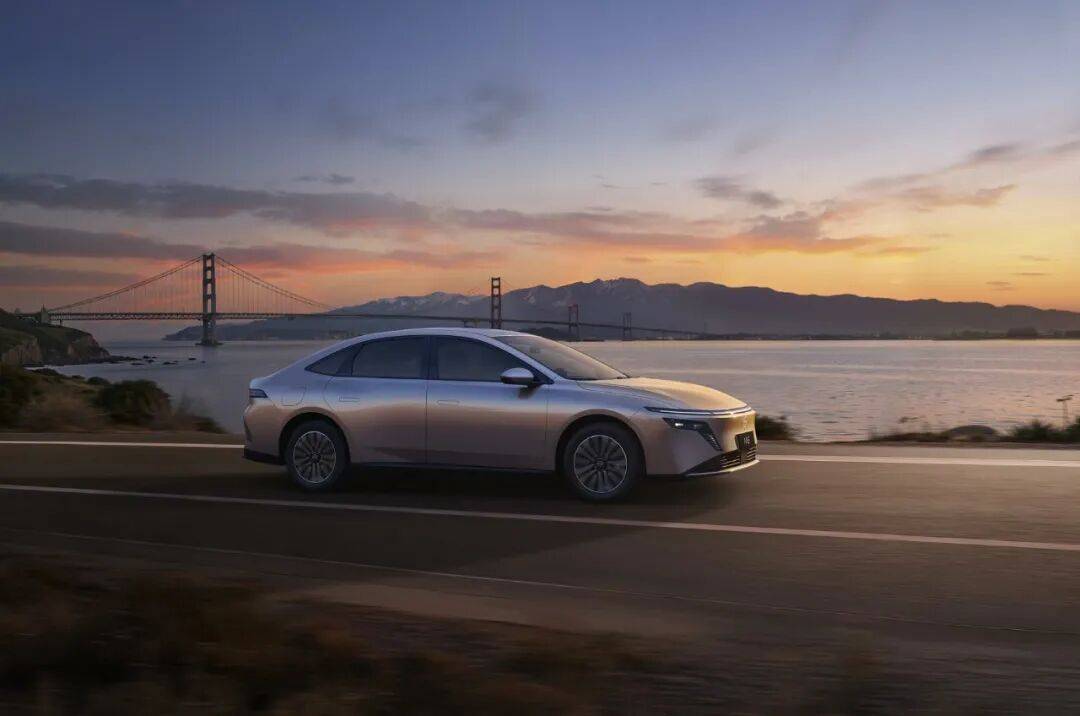 東風日產N6共推出5個版本,官方指導價為9.99-12.99萬元,限時綜合權益價為9.19-12.19萬元