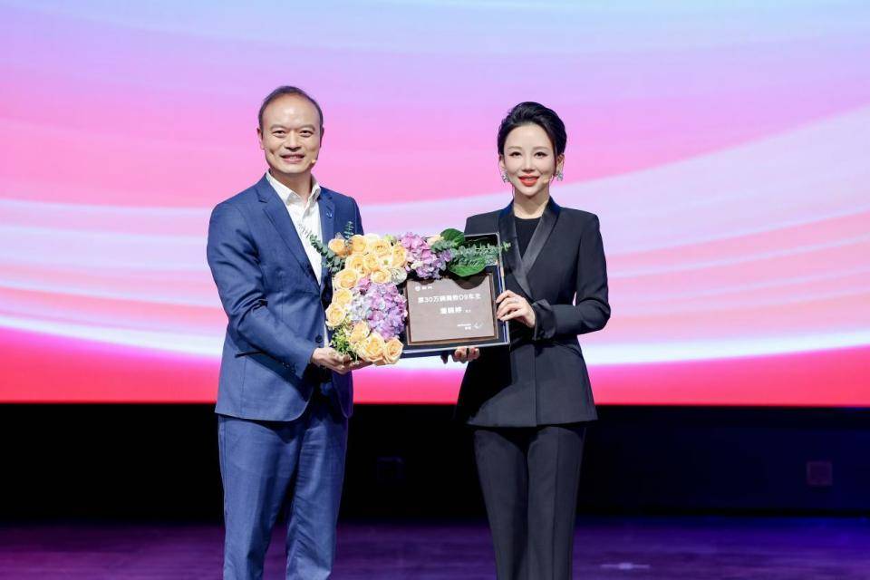 全球首款達成第30萬輛交付的新能源MPV,騰勢D9再創中國豪華MPV新高度