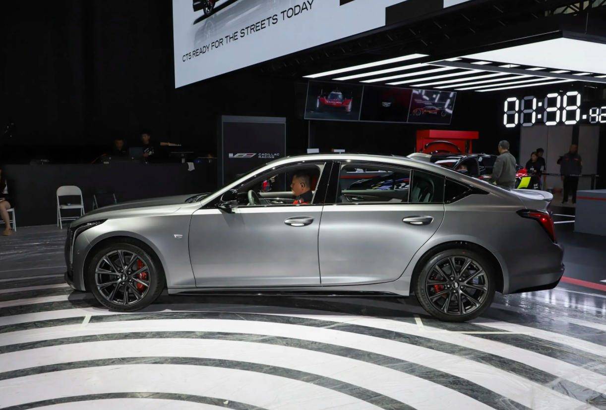 新凱迪拉克CT5對比老款,8層啞光漆對比4層漆,馬力下降?