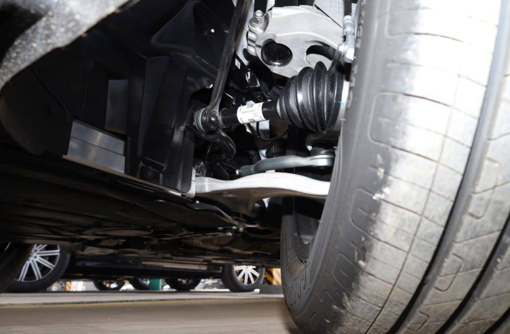 新一代奔馳GLB,結構大改,三連桿前懸掛,鍛造鋁合金制成