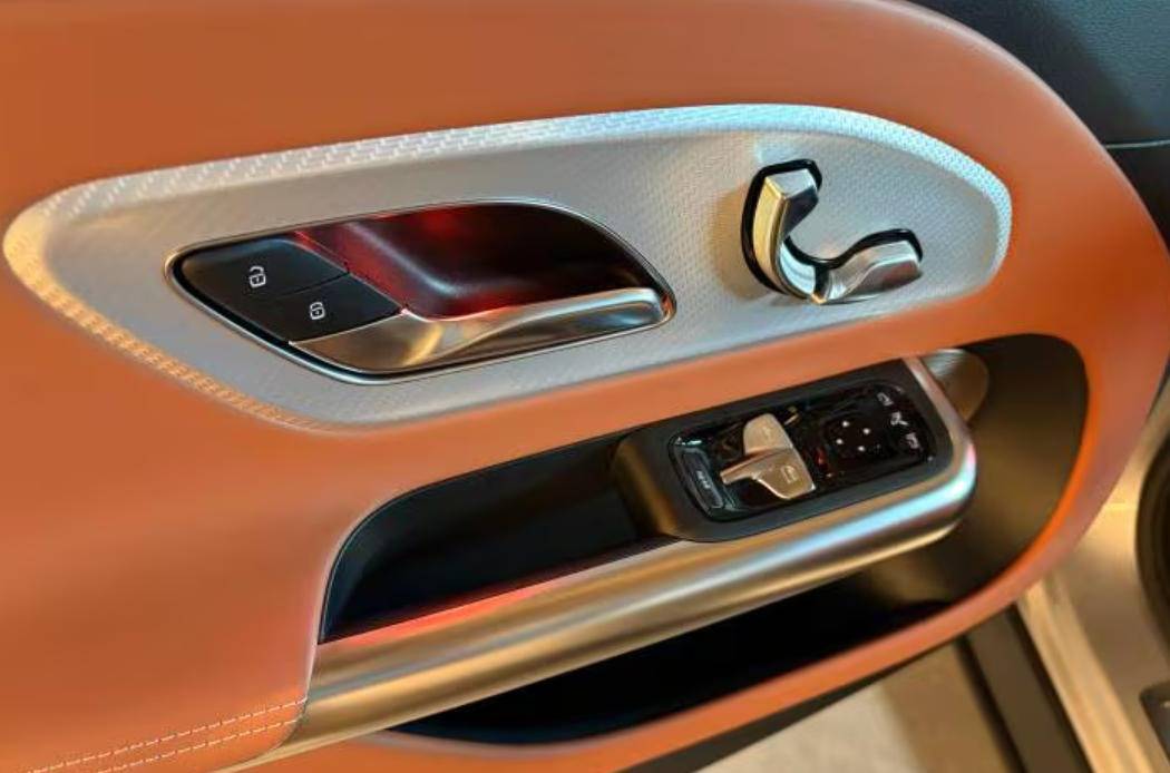 新一代奔馳GLB,結構大改,三連桿前懸掛,鍛造鋁合金制成