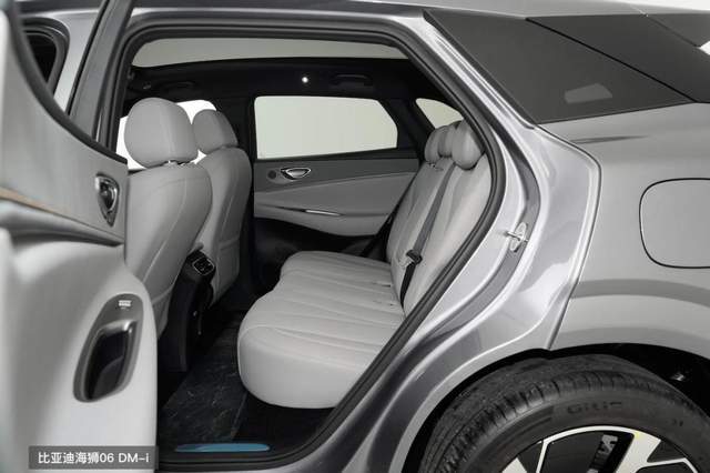 海獅06 DM-i對比長安啟源Q07激光版:冬季全家出游,選誰更舒適?