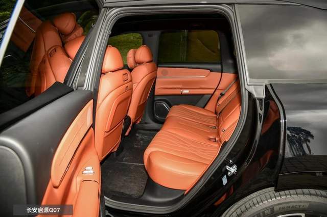 海獅06 DM-i對比長安啟源Q07激光版:冬季全家出游,選誰更舒適?