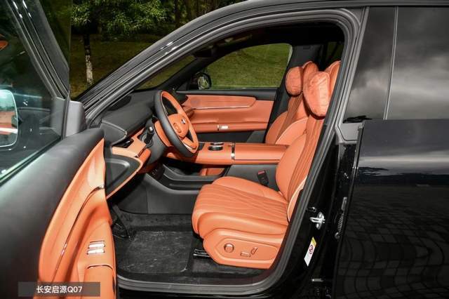 海獅06 DM-i對比長安啟源Q07激光版:冬季全家出游,選誰更舒適?