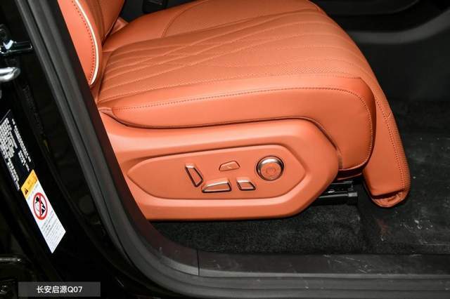 海獅06 DM-i對比長安啟源Q07激光版:冬季全家出游,選誰更舒適?