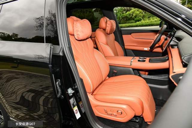 海獅06 DM-i對比長安啟源Q07激光版:冬季全家出游,選誰更舒適?